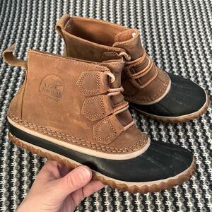 Sorel Out N About brown leather ankle duck boot women’s shoe size 5/youth 4.5